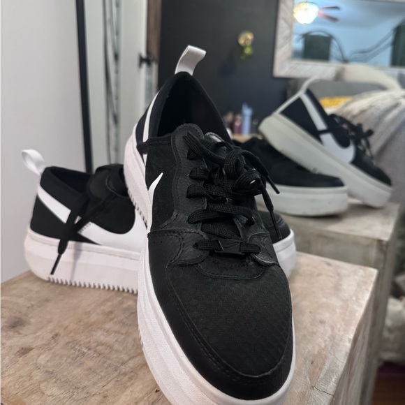 Nike Black and White Platform Shoes - Picture 2 of 3